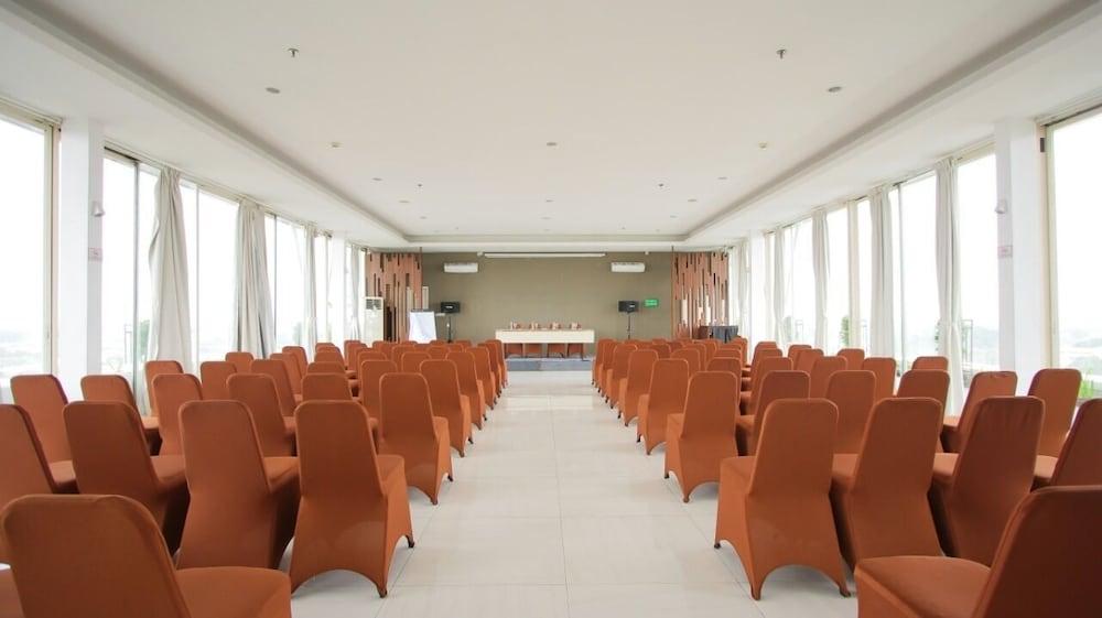 Ascent Premiere Hotel And Convention Malang Ngoại thất bức ảnh