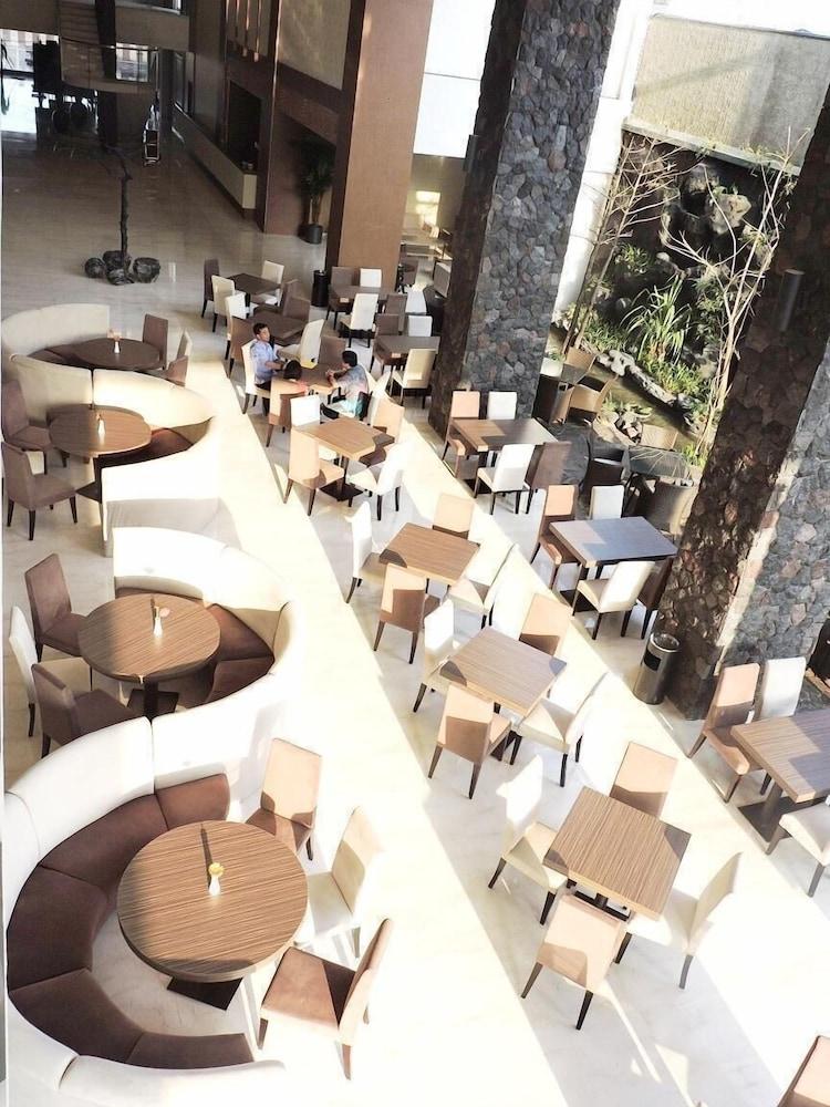 Ascent Premiere Hotel And Convention Malang Ngoại thất bức ảnh