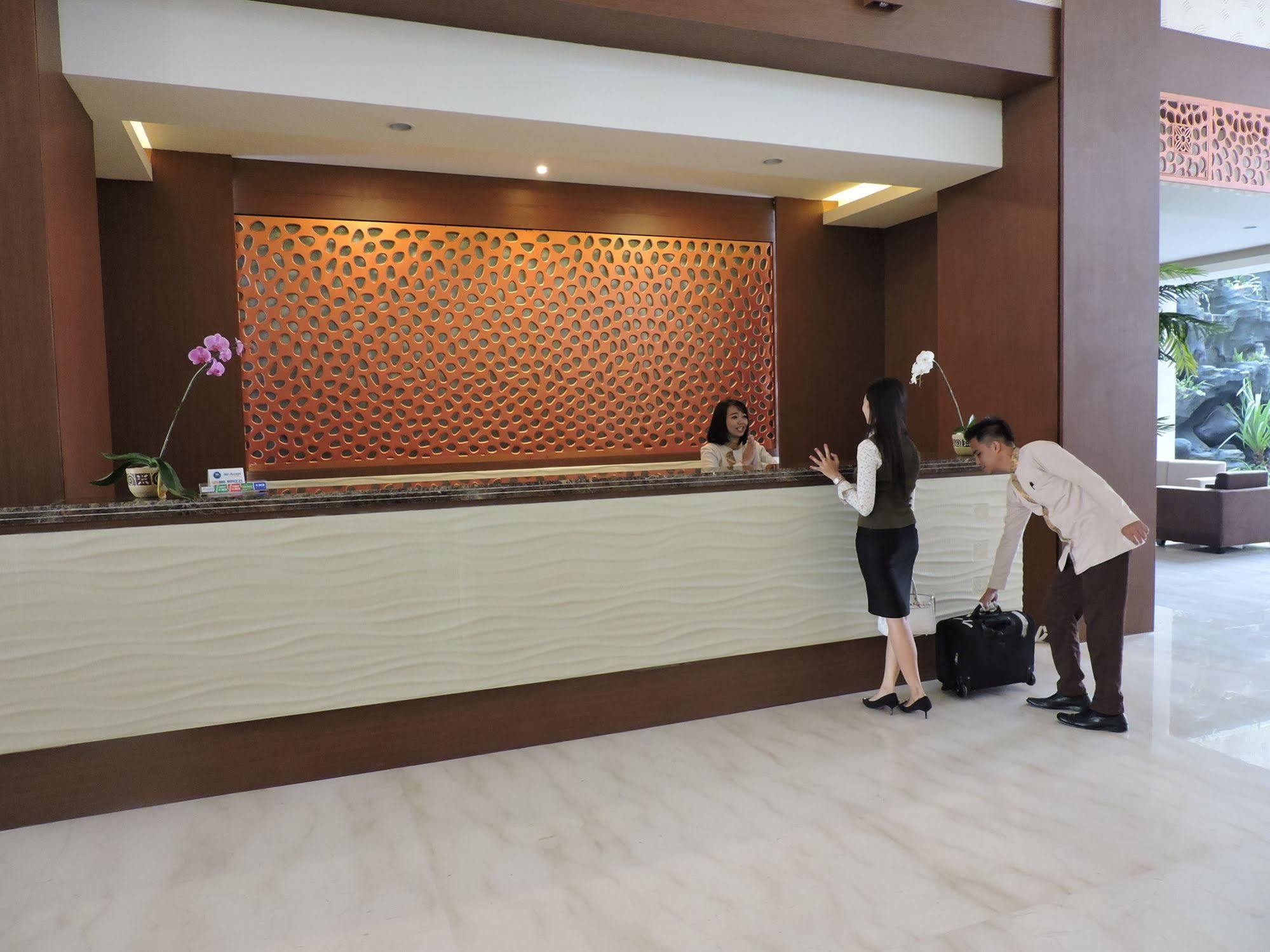 Ascent Premiere Hotel And Convention Malang Ngoại thất bức ảnh