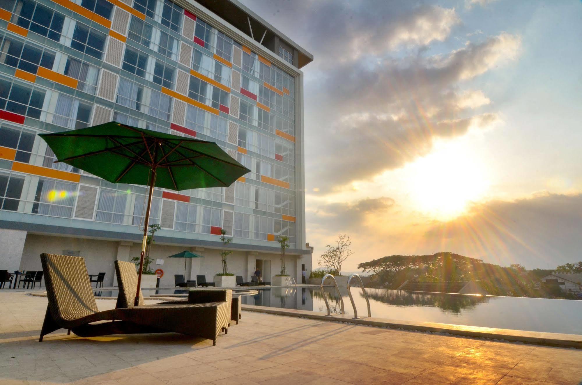 Ascent Premiere Hotel And Convention Malang Ngoại thất bức ảnh